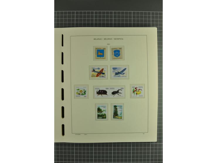 1992/2004, unmounted mint collection with booklets, miniature sheets, imperfed issues, proofs etc.