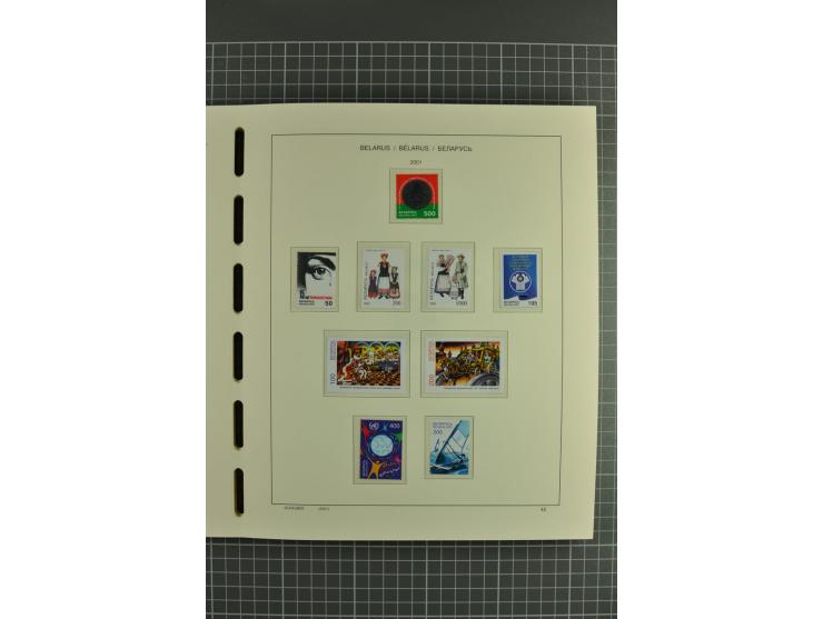 1992/2004, unmounted mint collection with booklets, miniature sheets, imperfed issues, proofs etc.