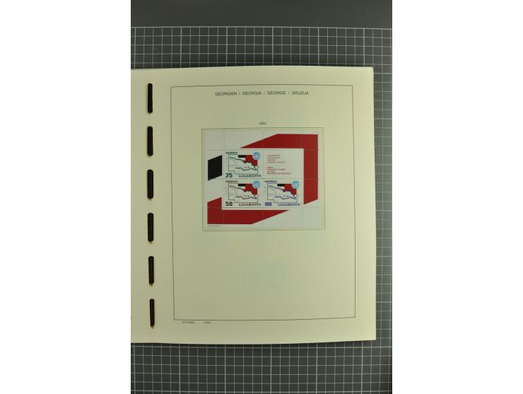 1919/2004, unmounted mint, unused and used collection, from 1993 on unmounted mint with specimen, miniature sheets, se-tenant