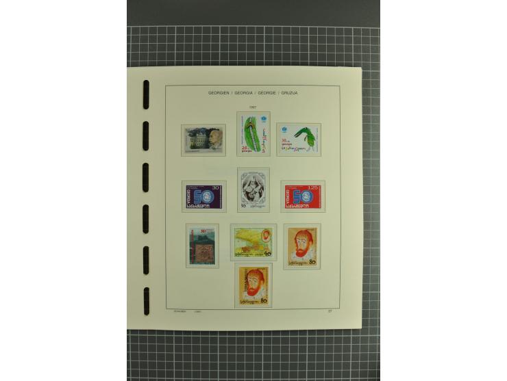 1919/2004, unmounted mint, unused and used collection, from 1993 on unmounted mint with specimen, miniature sheets, se-tenant