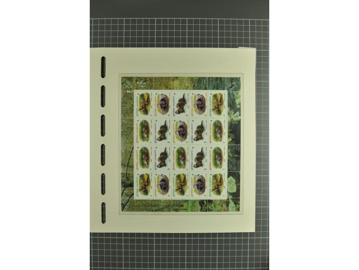 1919/2004, unmounted mint, unused and used collection, from 1993 on unmounted mint with specimen, miniature sheets, se-tenant