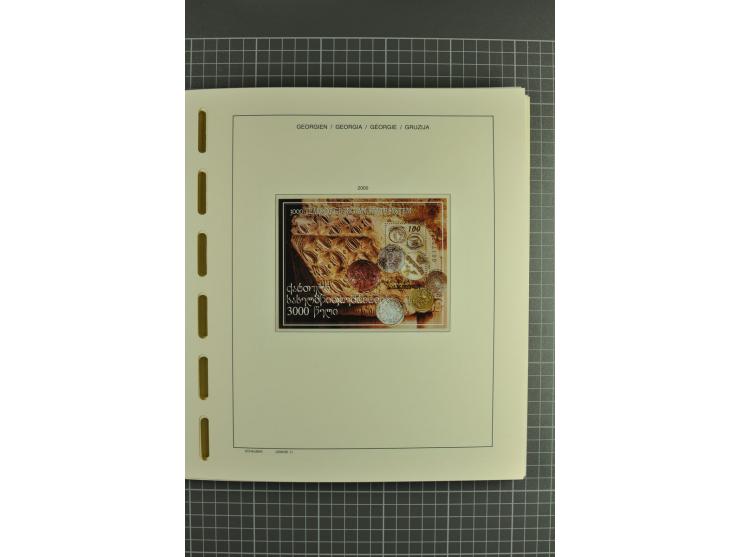 1919/2004, unmounted mint, unused and used collection, from 1993 on unmounted mint with specimen, miniature sheets, se-tenant