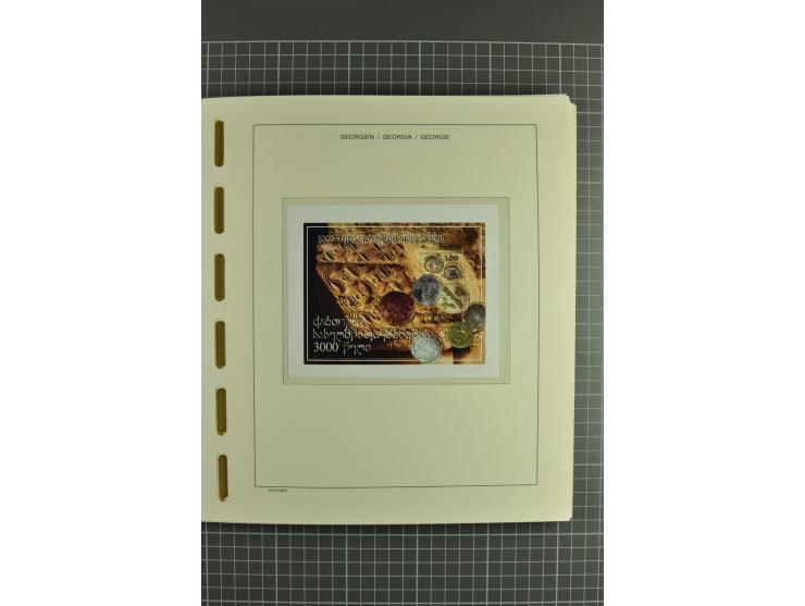 1919/2004, unmounted mint, unused and used collection, from 1993 on unmounted mint with specimen, miniature sheets, se-tenant