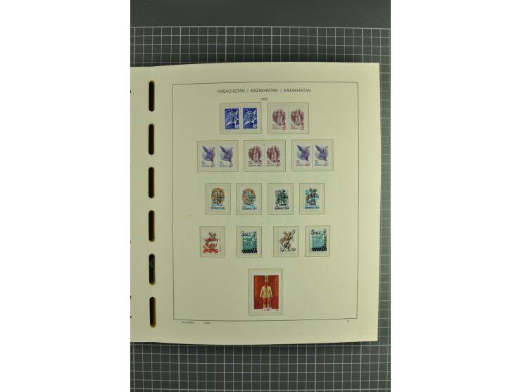 1992/2004, unmounted mint collection with miniature sheets, se-tenants sheets, bookletes etc.