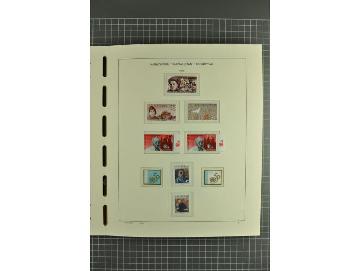 1992/2004, unmounted mint collection with miniature sheets, se-tenants sheets, bookletes etc.