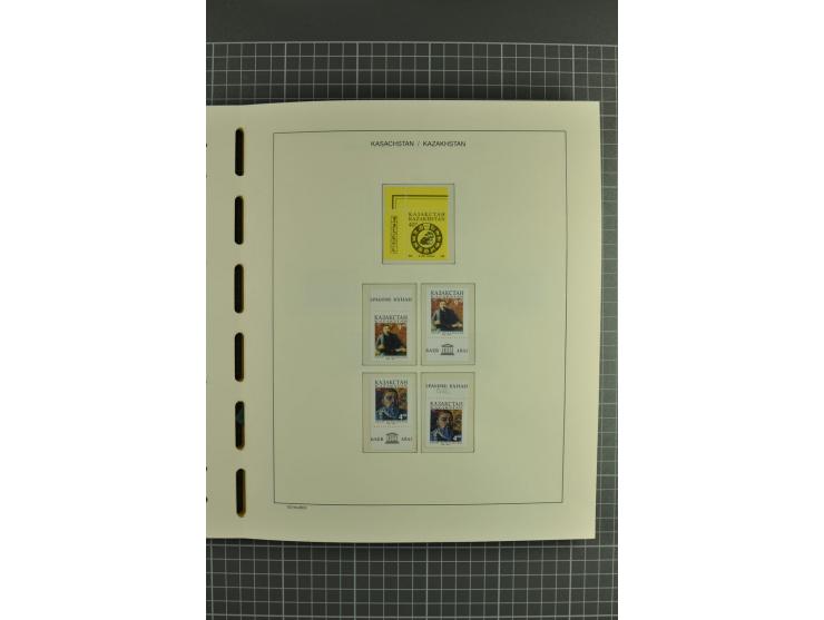 1992/2004, unmounted mint collection with miniature sheets, se-tenants sheets, bookletes etc.