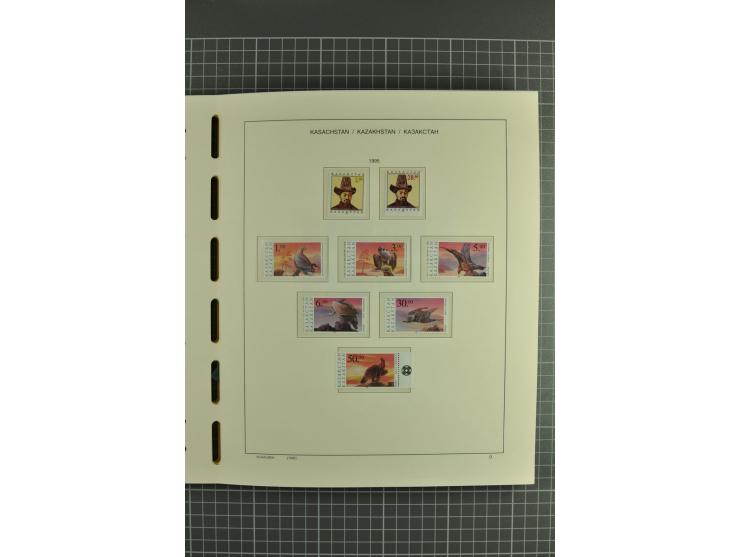 1992/2004, unmounted mint collection with miniature sheets, se-tenants sheets, bookletes etc.