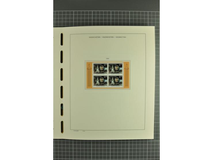 1992/2004, unmounted mint collection with miniature sheets, se-tenants sheets, bookletes etc.