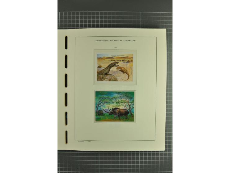 1992/2004, unmounted mint collection with miniature sheets, se-tenants sheets, bookletes etc.