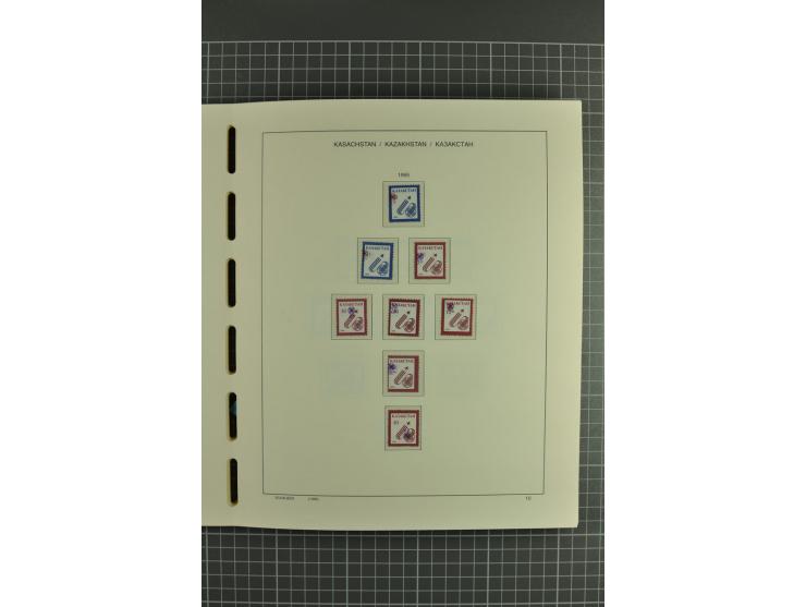 1992/2004, unmounted mint collection with miniature sheets, se-tenants sheets, bookletes etc.