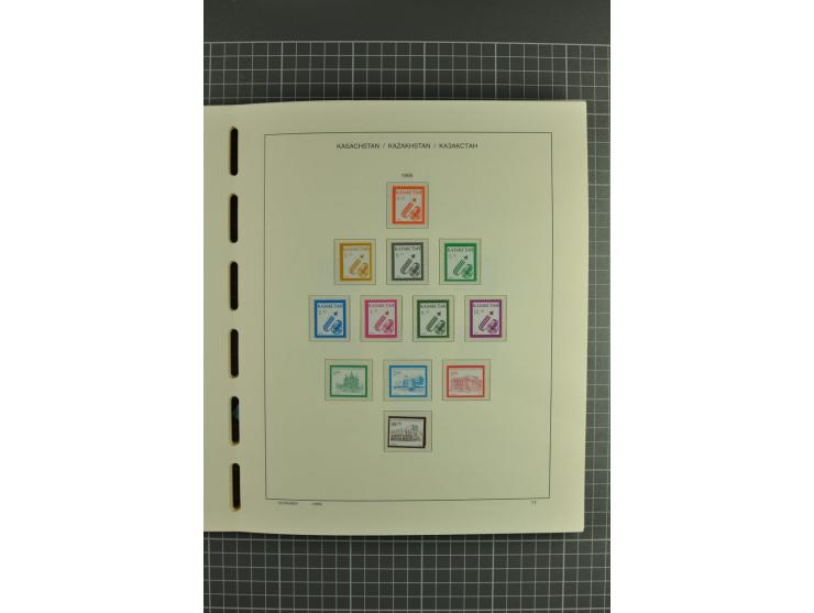 1992/2004, unmounted mint collection with miniature sheets, se-tenants sheets, bookletes etc.