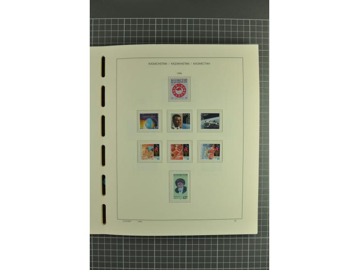 1992/2004, unmounted mint collection with miniature sheets, se-tenants sheets, bookletes etc.