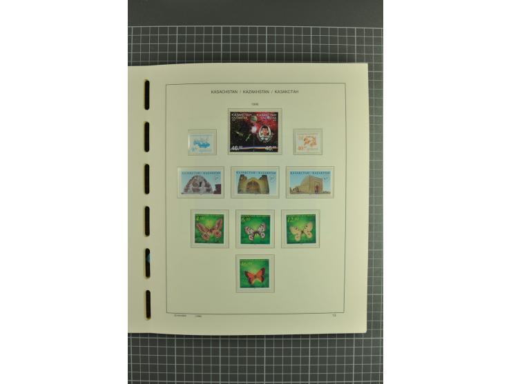 1992/2004, unmounted mint collection with miniature sheets, se-tenants sheets, bookletes etc.