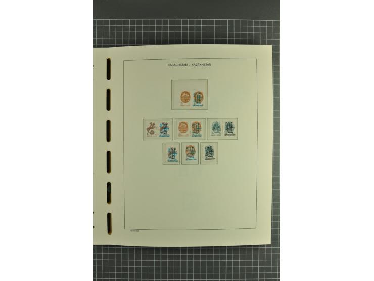 1992/2004, unmounted mint collection with miniature sheets, se-tenants sheets, bookletes etc.