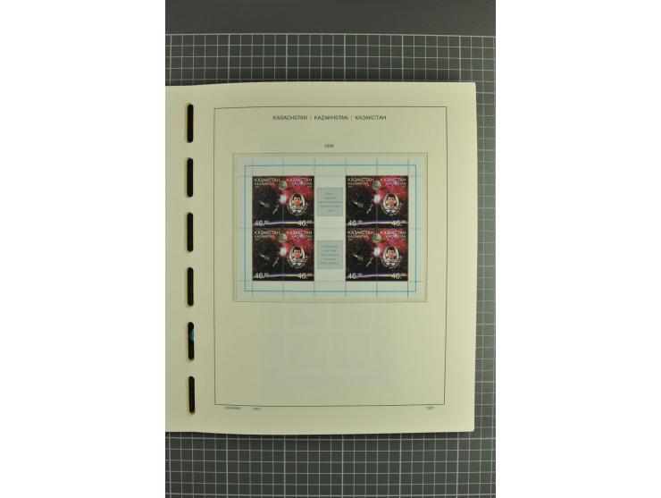 1992/2004, unmounted mint collection with miniature sheets, se-tenants sheets, bookletes etc.