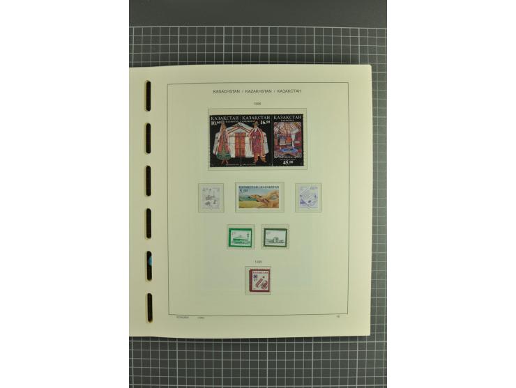 1992/2004, unmounted mint collection with miniature sheets, se-tenants sheets, bookletes etc.