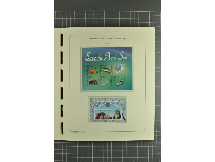 1992/2004, unmounted mint collection with miniature sheets, se-tenants sheets, bookletes etc.