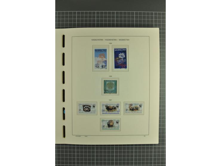1992/2004, unmounted mint collection with miniature sheets, se-tenants sheets, bookletes etc.