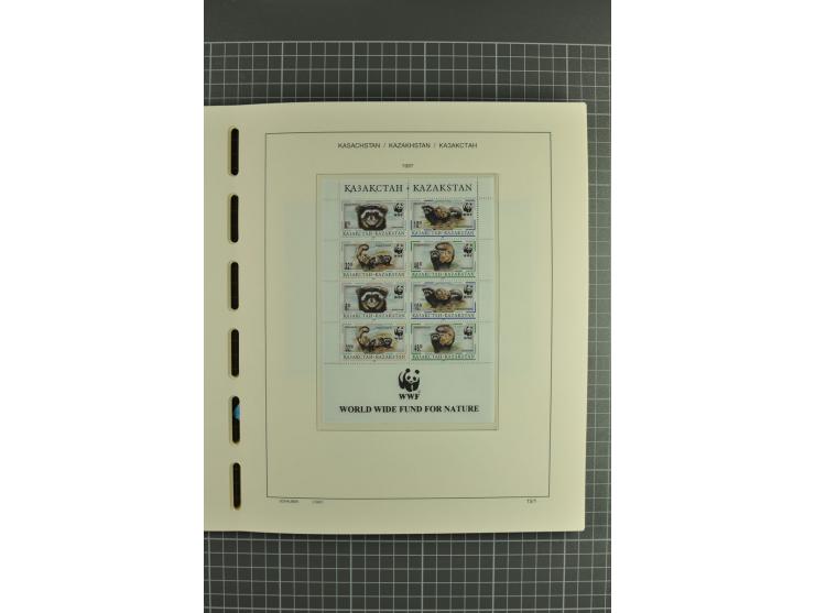 1992/2004, unmounted mint collection with miniature sheets, se-tenants sheets, bookletes etc.