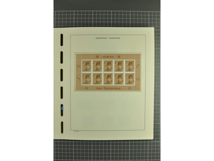 1992/2004, unmounted mint collection with miniature sheets, se-tenants sheets, bookletes etc.