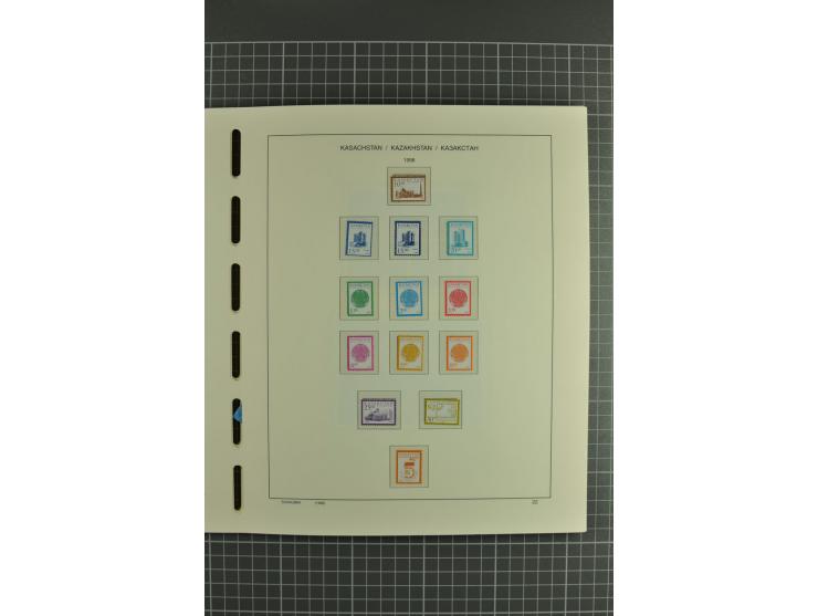 1992/2004, unmounted mint collection with miniature sheets, se-tenants sheets, bookletes etc.