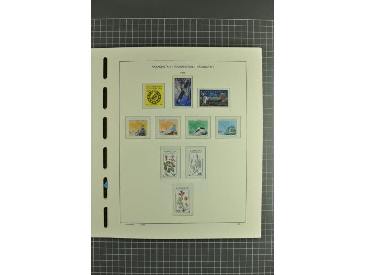 1992/2004, unmounted mint collection with miniature sheets, se-tenants sheets, bookletes etc.