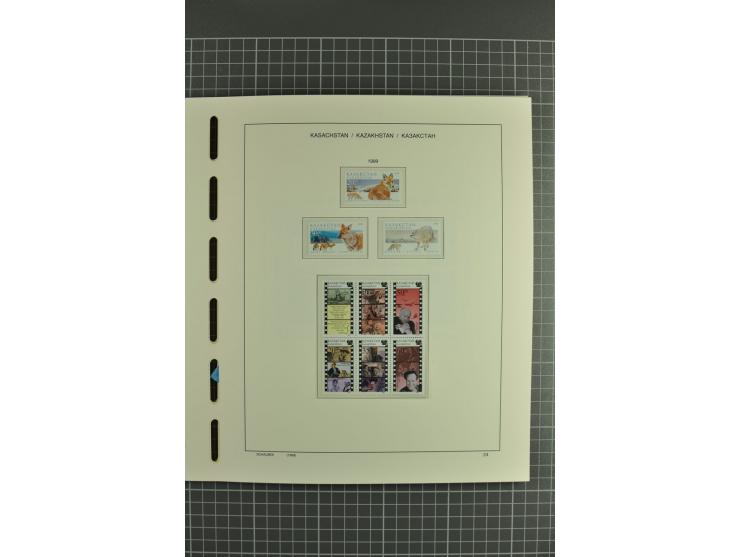 1992/2004, unmounted mint collection with miniature sheets, se-tenants sheets, bookletes etc.