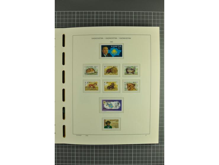 1992/2004, unmounted mint collection with miniature sheets, se-tenants sheets, bookletes etc.