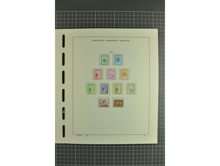 1992/2004, unmounted mint collection with miniature sheets, se-tenants sheets, bookletes etc.
