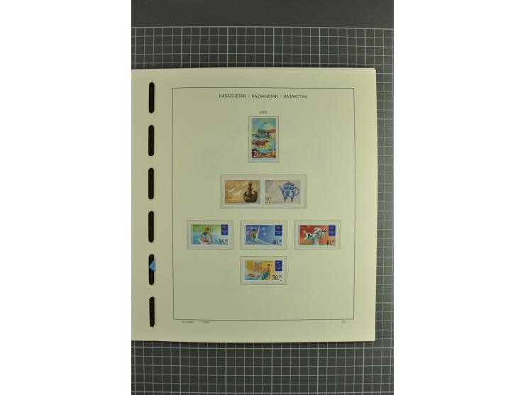 1992/2004, unmounted mint collection with miniature sheets, se-tenants sheets, bookletes etc.