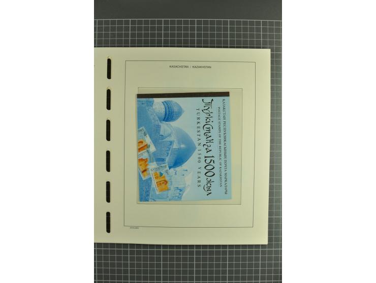 1992/2004, unmounted mint collection with miniature sheets, se-tenants sheets, bookletes etc.