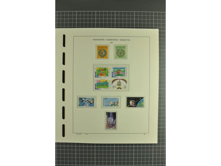 1992/2004, unmounted mint collection with miniature sheets, se-tenants sheets, bookletes etc.