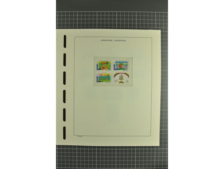 1992/2004, unmounted mint collection with miniature sheets, se-tenants sheets, bookletes etc.