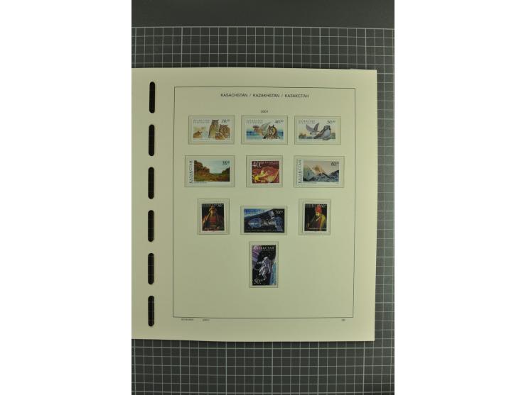1992/2004, unmounted mint collection with miniature sheets, se-tenants sheets, bookletes etc.