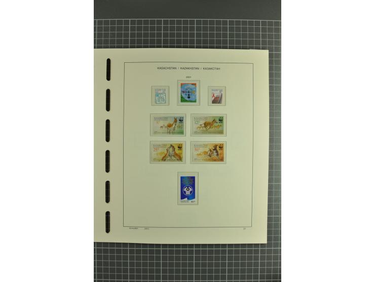 1992/2004, unmounted mint collection with miniature sheets, se-tenants sheets, bookletes etc.