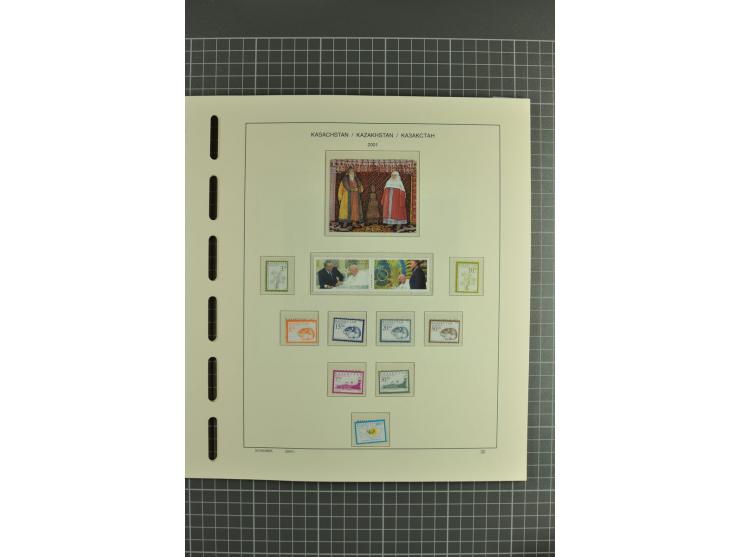 1992/2004, unmounted mint collection with miniature sheets, se-tenants sheets, bookletes etc.
