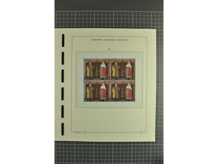 1992/2004, unmounted mint collection with miniature sheets, se-tenants sheets, bookletes etc.
