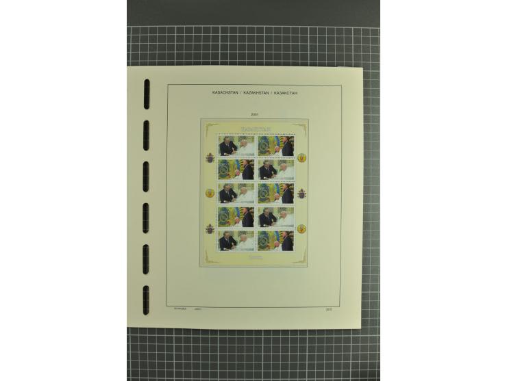 1992/2004, unmounted mint collection with miniature sheets, se-tenants sheets, bookletes etc.