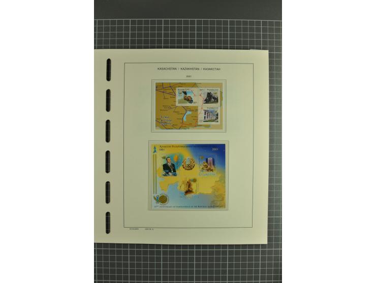 1992/2004, unmounted mint collection with miniature sheets, se-tenants sheets, bookletes etc.