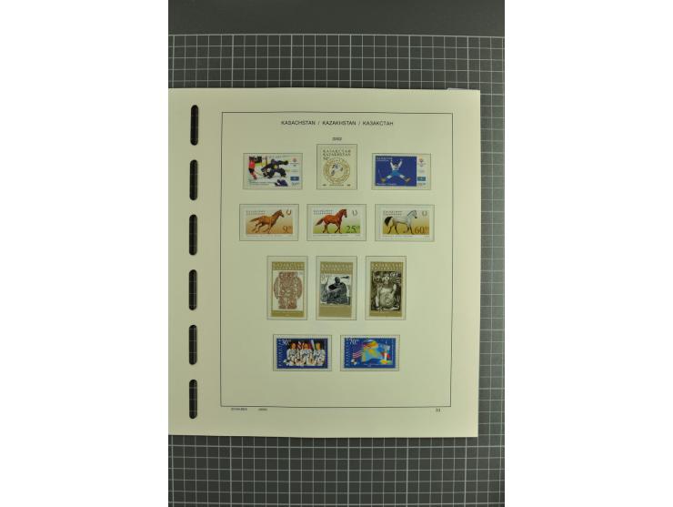 1992/2004, unmounted mint collection with miniature sheets, se-tenants sheets, bookletes etc.