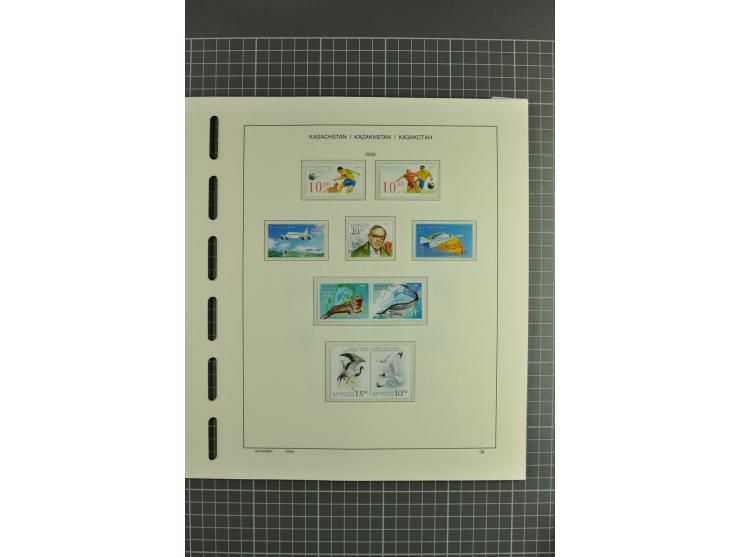 1992/2004, unmounted mint collection with miniature sheets, se-tenants sheets, bookletes etc.
