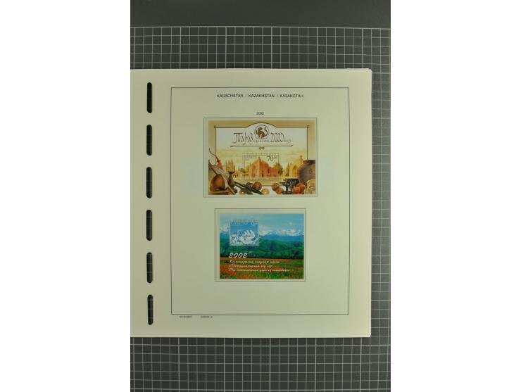 1992/2004, unmounted mint collection with miniature sheets, se-tenants sheets, bookletes etc.