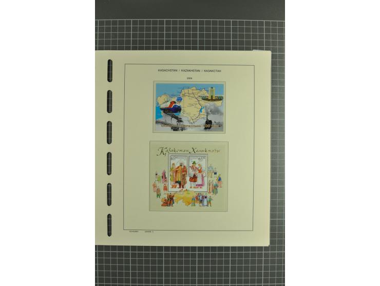 1992/2004, unmounted mint collection with miniature sheets, se-tenants sheets, bookletes etc.
