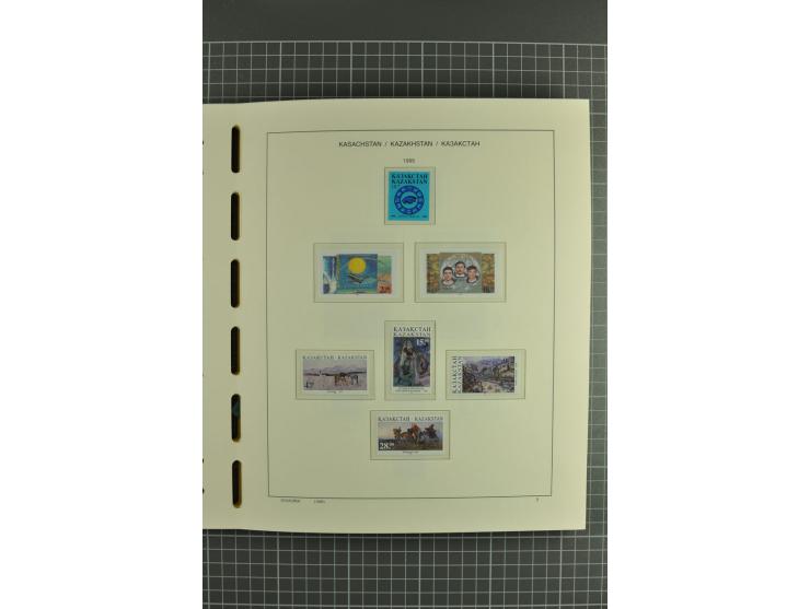 1992/2004, unmounted mint collection with miniature sheets, se-tenants sheets, bookletes etc.