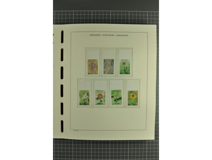 1992/2004, unmounted mint collection with miniature sheets, se-tenants-sheets, imperforated issues and more varieties