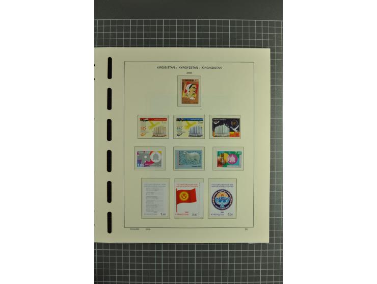 1992/2004, unmounted mint collection with miniature sheets, se-tenants-sheets, imperforated issues and more varieties