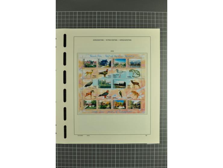 1992/2004, unmounted mint collection with miniature sheets, se-tenants-sheets, imperforated issues and more varieties