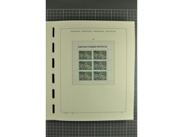 1992/2004, unmounted mint collection with miniature sheets, se-tenants-sheets, imperforated issues and more varieties
