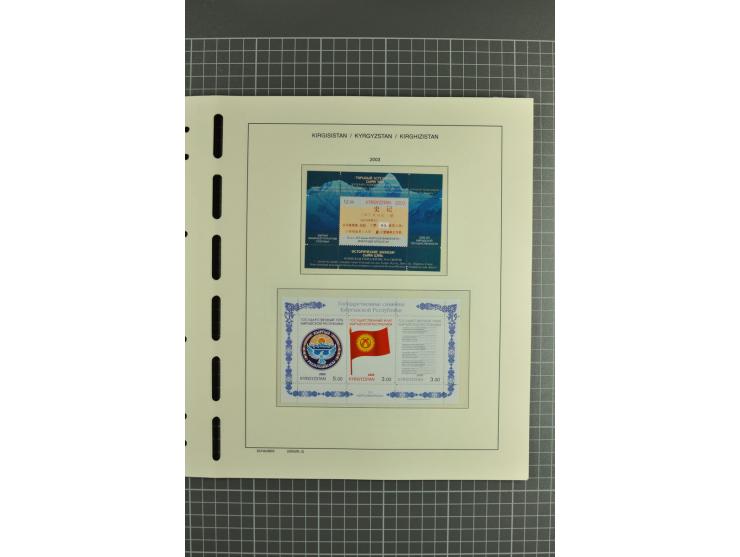 1992/2004, unmounted mint collection with miniature sheets, se-tenants-sheets, imperforated issues and more varieties