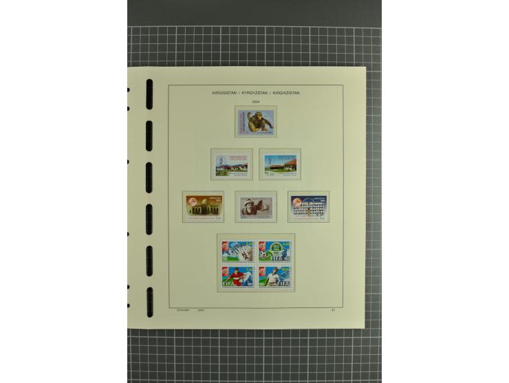 1992/2004, unmounted mint collection with miniature sheets, se-tenants-sheets, imperforated issues and more varieties